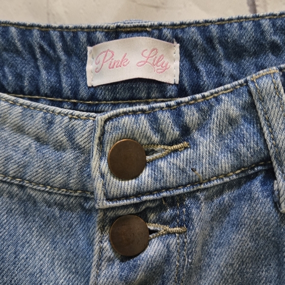 Pink Lily Mom Butterfly Button Distressed Light Wash Jeans - Picture 3 of 9